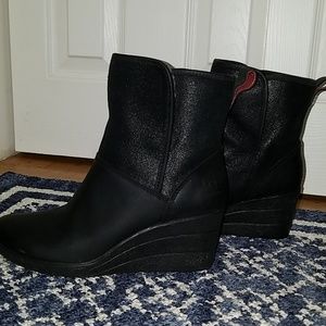 UGG AUSTRALIA Size 7 BOOTS